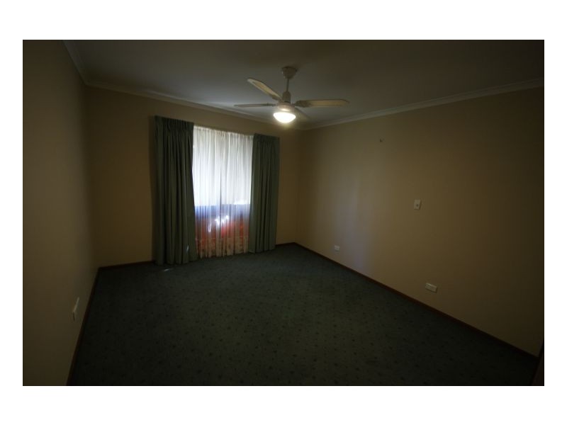 1/325 Poictiers Street, Deniliquin NSW 2710