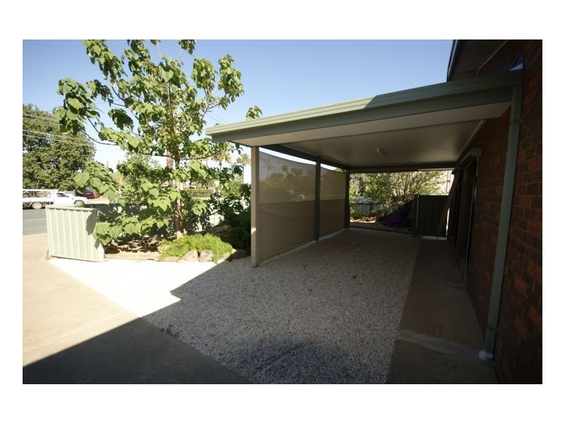 1/325 Poictiers Street, Deniliquin NSW 2710