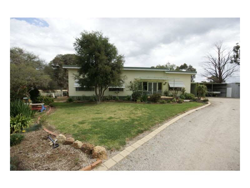 44 Wills Dr, Deniliquin NSW 2710