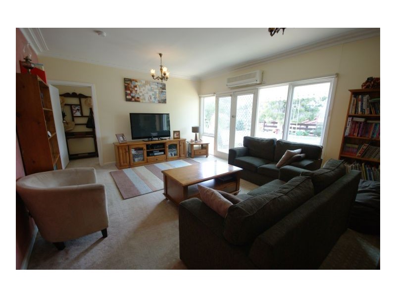 44 Wills Dr, Deniliquin NSW 2710