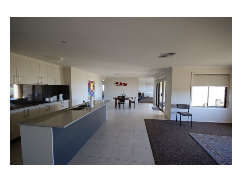 22 Todds Road, Deniliquin NSW 2710