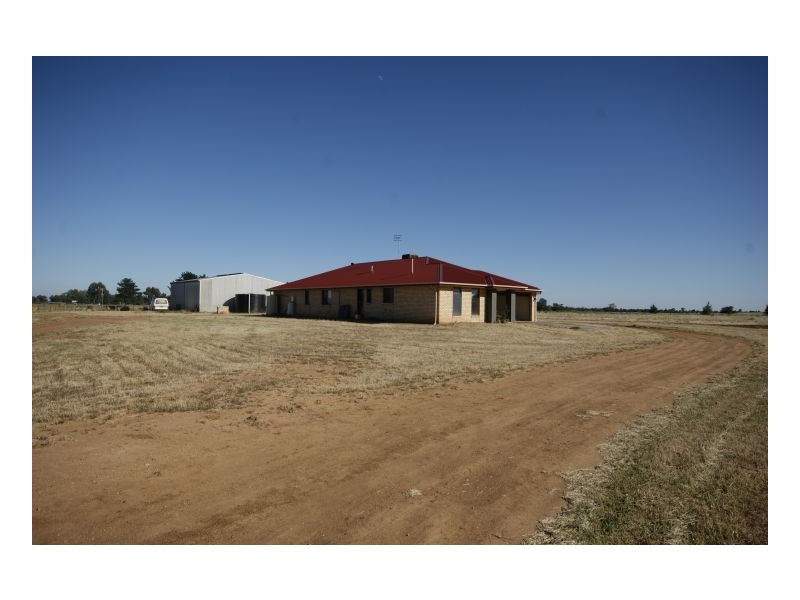 22 Todds Road, Deniliquin NSW 2710