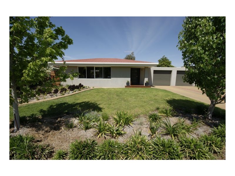 7 Warren Drive, Deniliquin NSW 2710