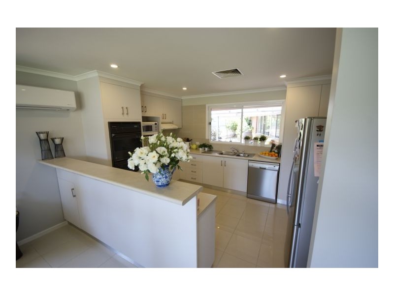 7 Warren Drive, Deniliquin NSW 2710