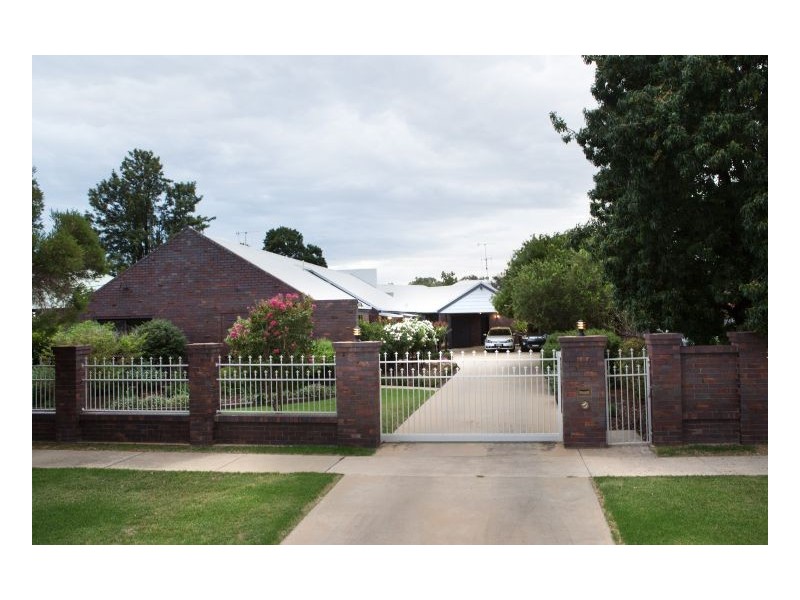 425 George St, Deniliquin NSW 2710