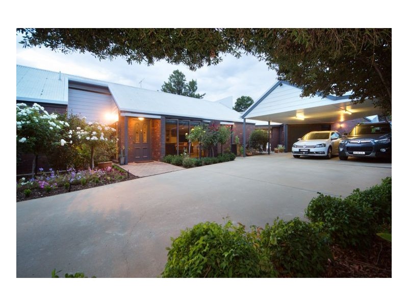 425 George St, Deniliquin NSW 2710