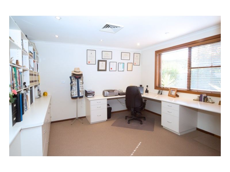 425 George St, Deniliquin NSW 2710