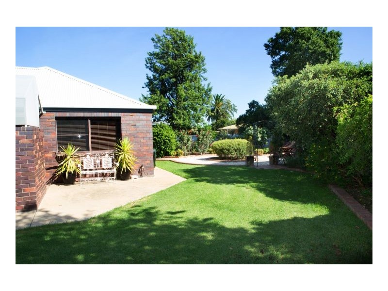 425 George St, Deniliquin NSW 2710