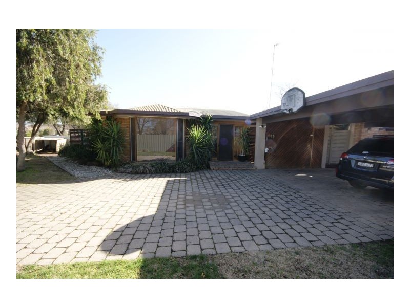 451 Wilkinson St, Deniliquin NSW 2710