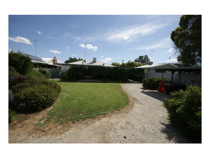 321 Wood St, Deniliquin NSW 2710