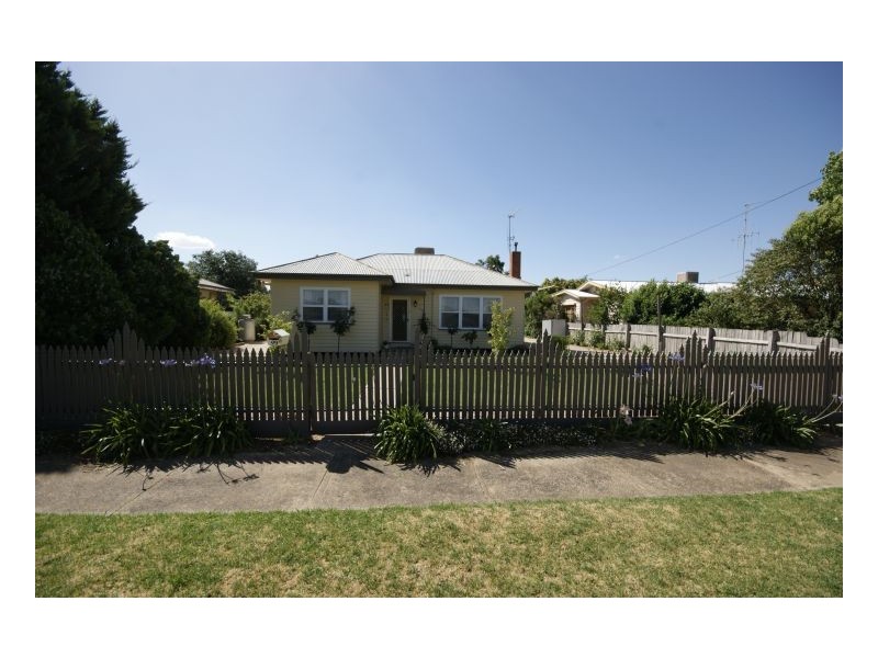 99 Hunter St, Deniliquin NSW 2710