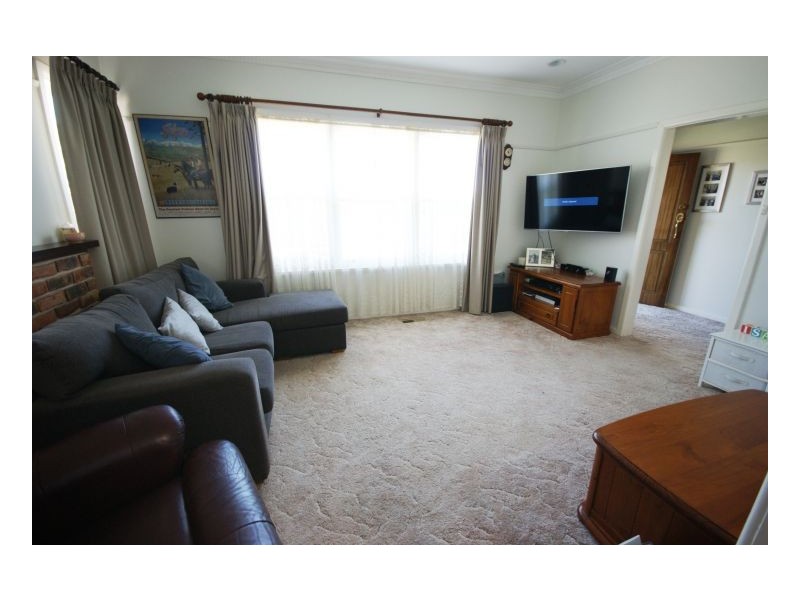 99 Hunter St, Deniliquin NSW 2710