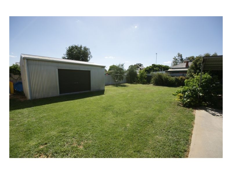 99 Hunter St, Deniliquin NSW 2710