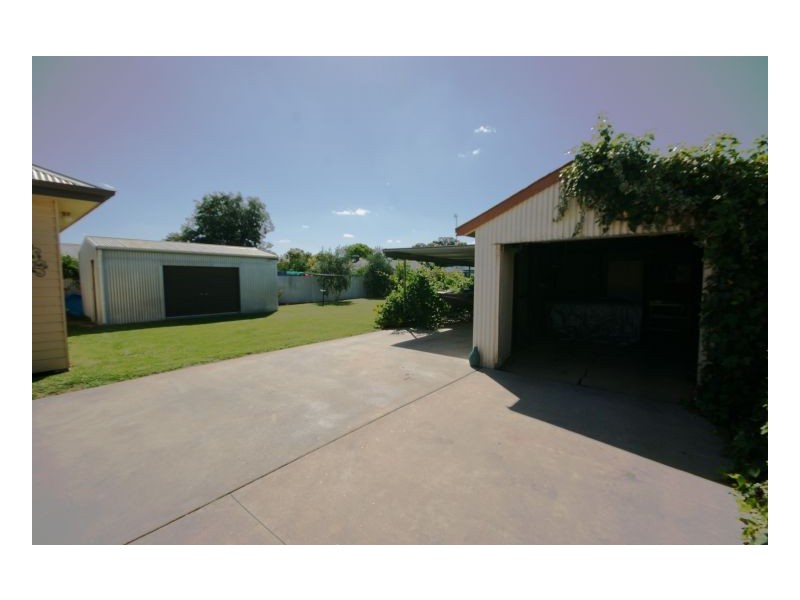 99 Hunter St, Deniliquin NSW 2710