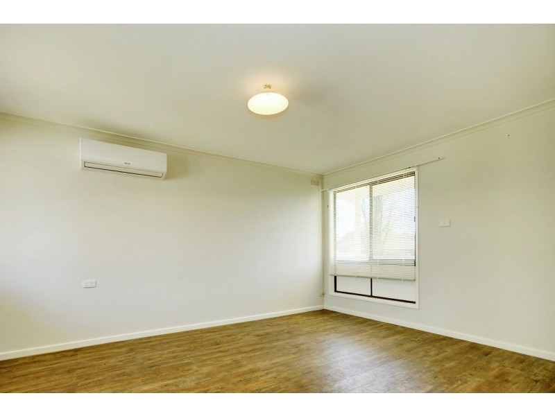 6 Ballantyne Crescent, Deniliquin NSW 2710