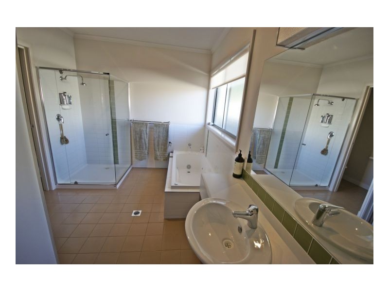140 McMillan Street, Deniliquin NSW 2710