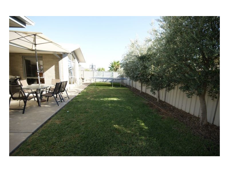 140 McMillan Street, Deniliquin NSW 2710