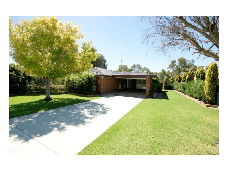 213 Burchfield Avenue, Deniliquin NSW 2710