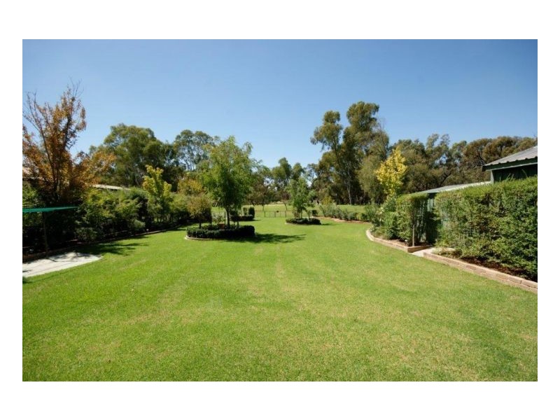 213 Burchfield Avenue, Deniliquin NSW 2710