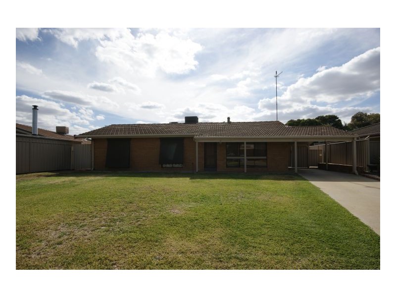 7 Johnston Crescent, Deniliquin NSW 2710