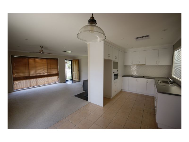 7 Johnston Crescent, Deniliquin NSW 2710