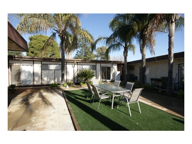 135-137 Wirraway Drive, Deniliquin NSW 2710