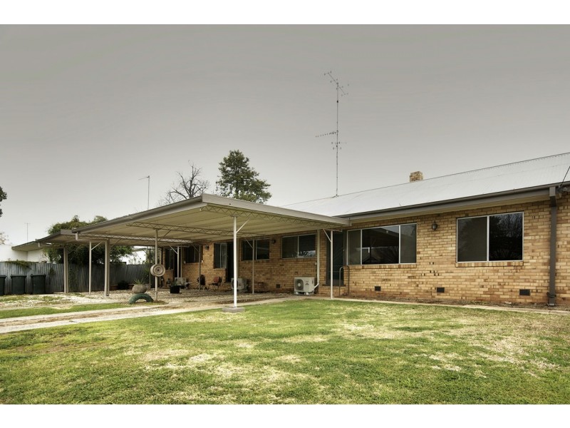 2/306 Wick Street, Deniliquin NSW 2710