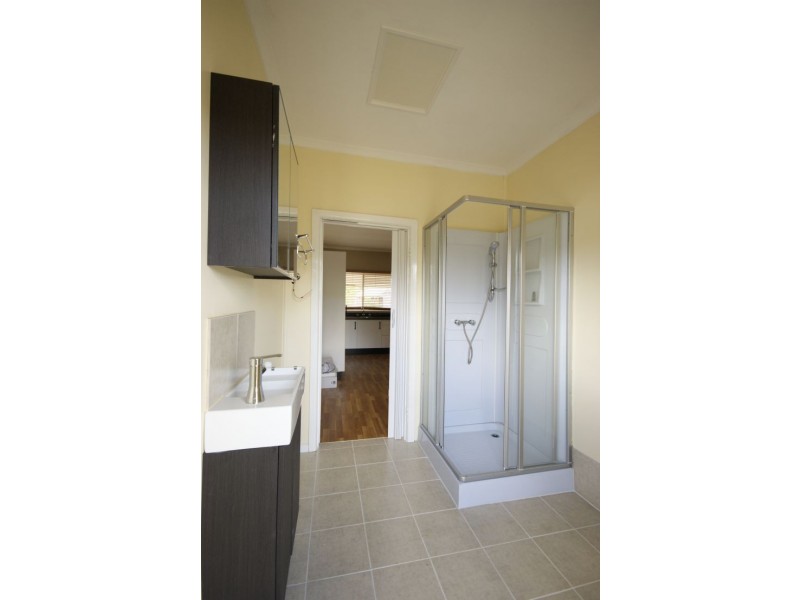 2/306 Wick Street, Deniliquin NSW 2710