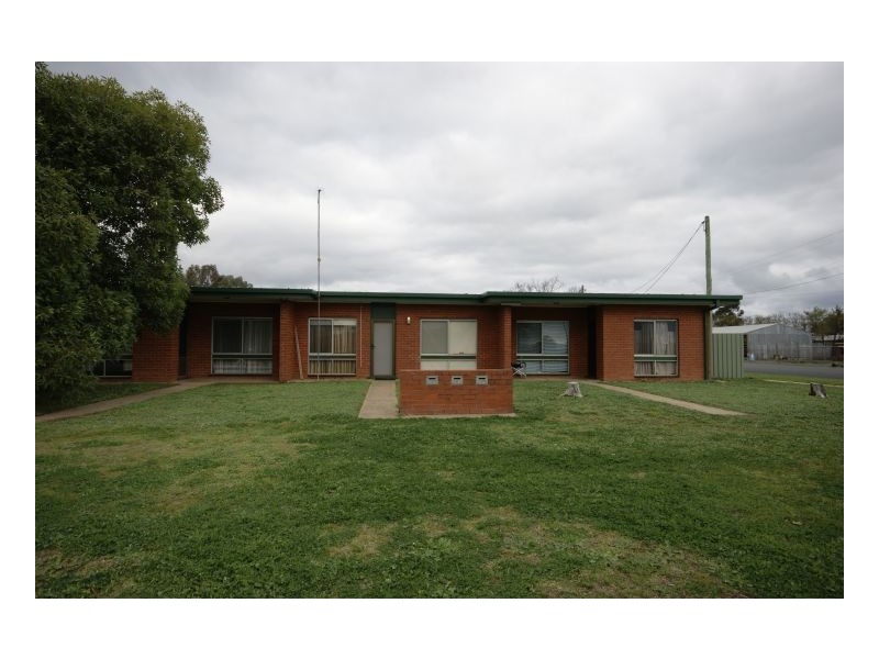 2/130 Macauley Street, Deniliquin NSW 2710