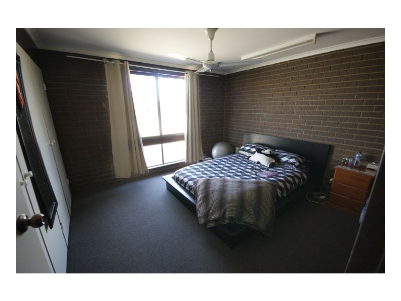 261 Victoria Street, Deniliquin NSW 2710