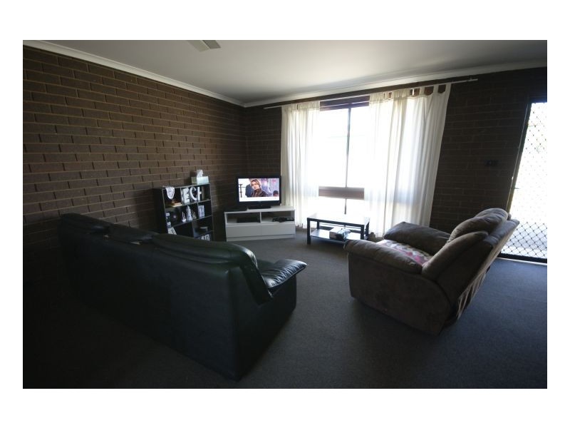 261 Victoria Street, Deniliquin NSW 2710