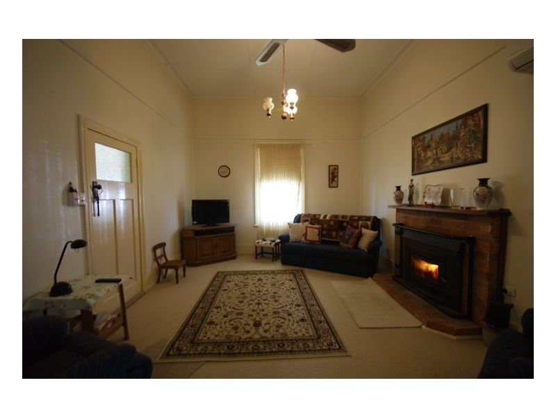 363 Trickett St, Deniliquin NSW 2710