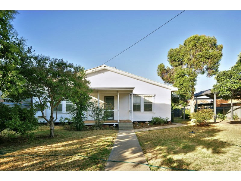 402 Cressy Street, Deniliquin NSW 2710