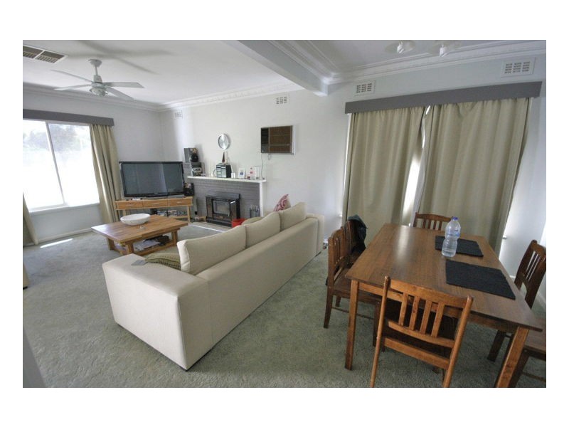 341 Sloane Street, Deniliquin NSW 2710