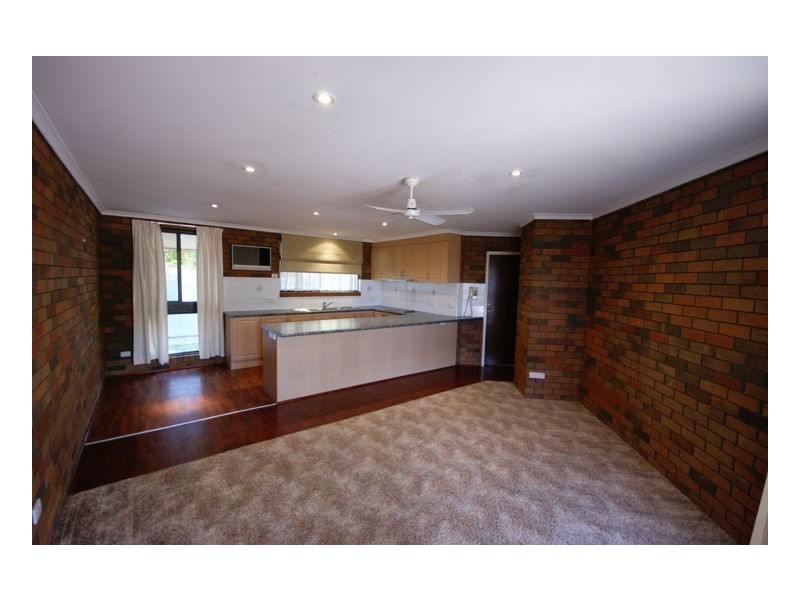 2/425 Harfleur Street, Deniliquin NSW 2710