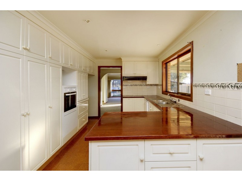 87 Old Racecourse Road, Deniliquin NSW 2710