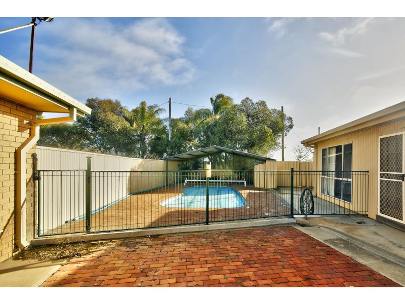 87 Old Racecourse Road, Deniliquin NSW 2710