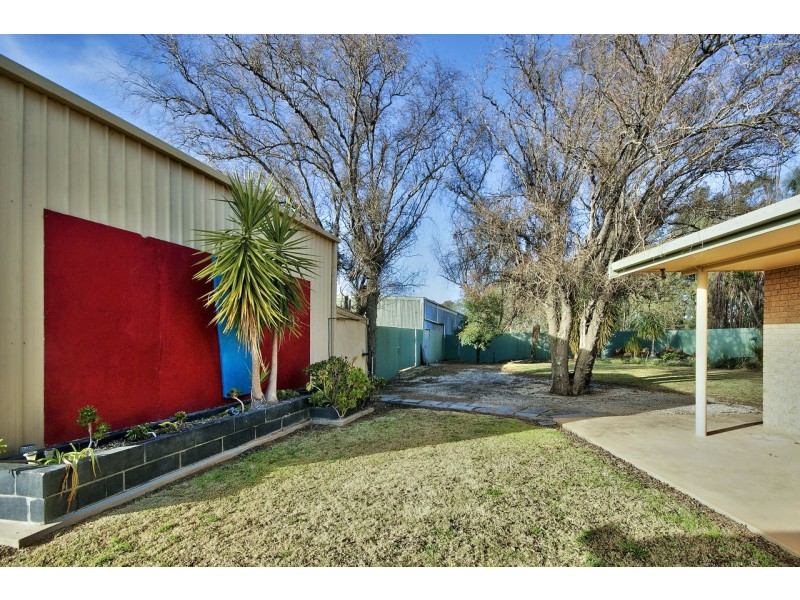 87 Old Racecourse Road, Deniliquin NSW 2710