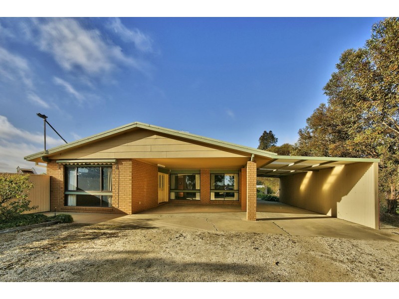 87 Old Racecourse Road, Deniliquin NSW 2710