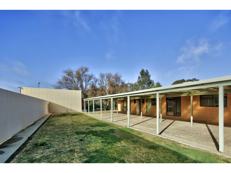 87 Old Racecourse Road, Deniliquin NSW 2710