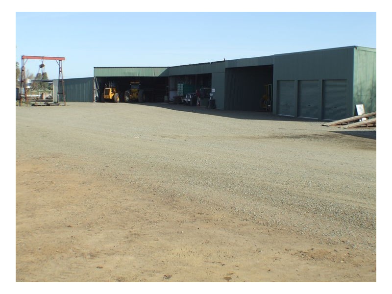 87 Old Racecourse Road, Deniliquin NSW 2710