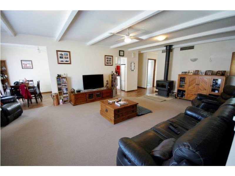 348 Victoria St, Deniliquin NSW 2710