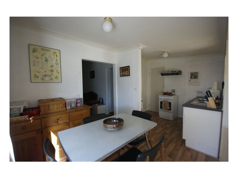 5 Robertson Crescent, Deniliquin NSW 2710