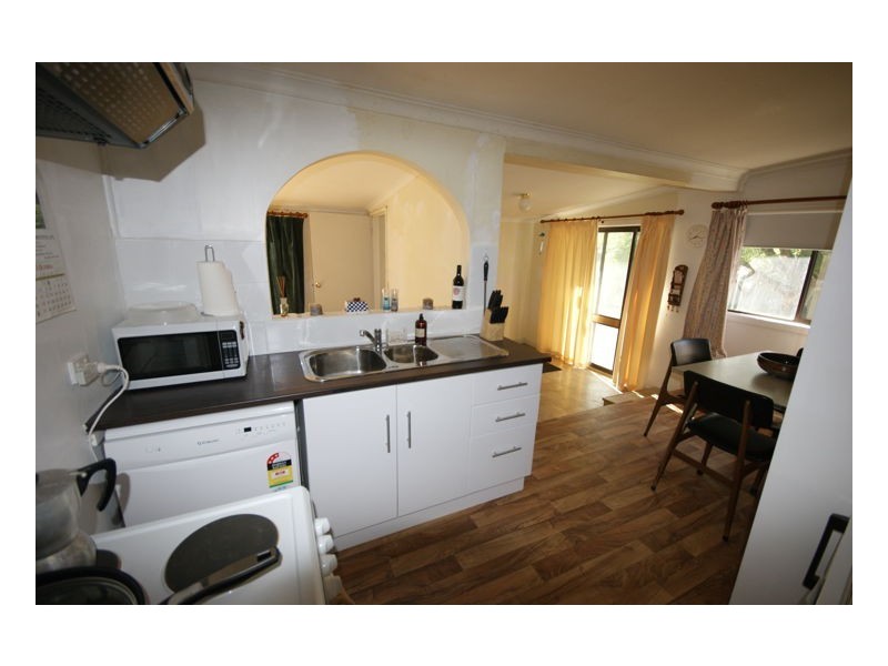 5 Robertson Crescent, Deniliquin NSW 2710