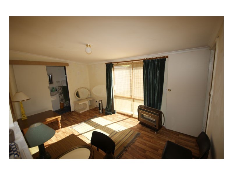 5 Robertson Crescent, Deniliquin NSW 2710