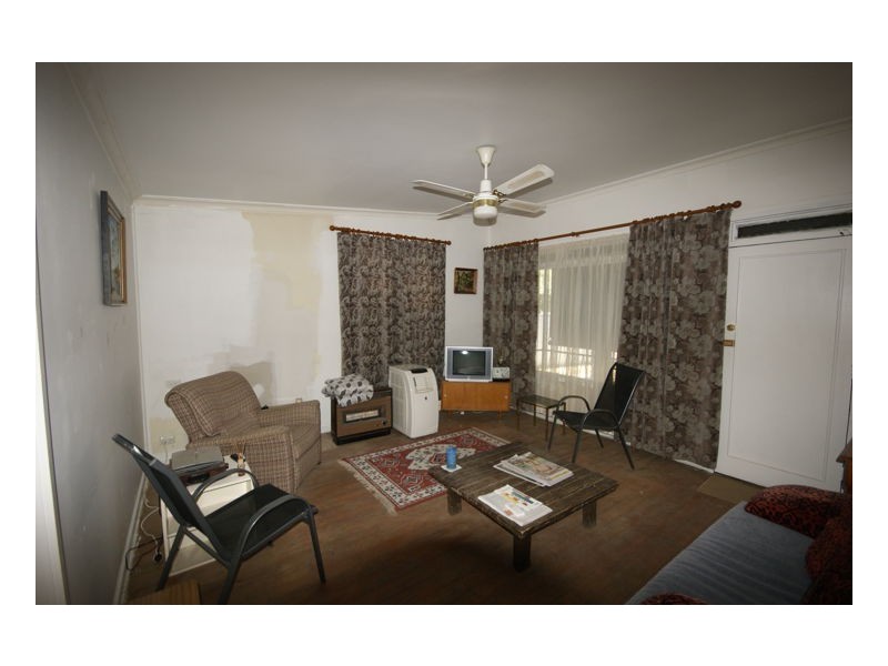 5 Robertson Crescent, Deniliquin NSW 2710