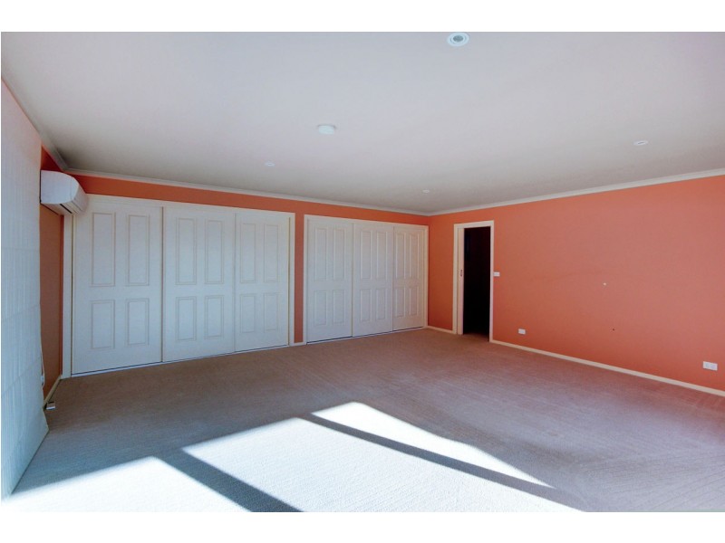 87 Old Racecourse Road, Deniliquin NSW 2710