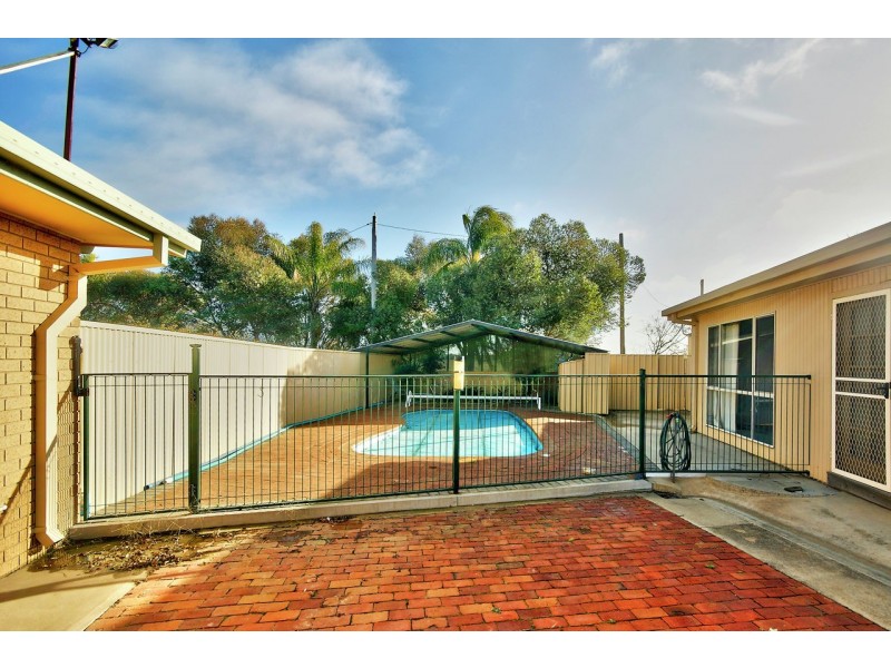 87 Old Racecourse Road, Deniliquin NSW 2710