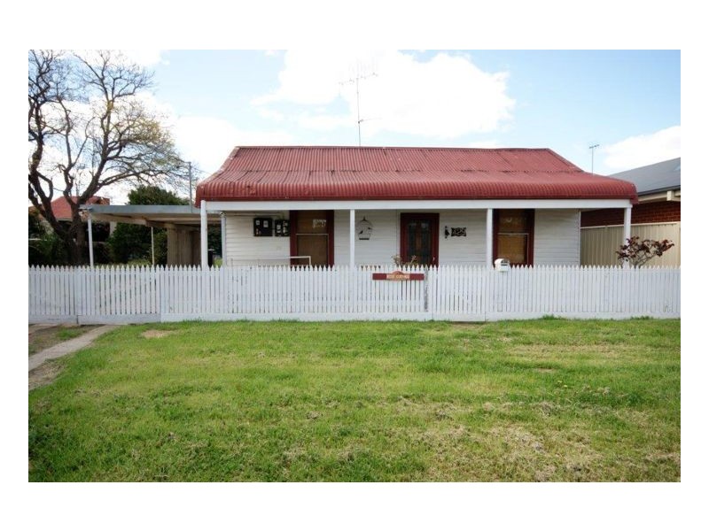 429 Whitelock Street, Deniliquin NSW 2710