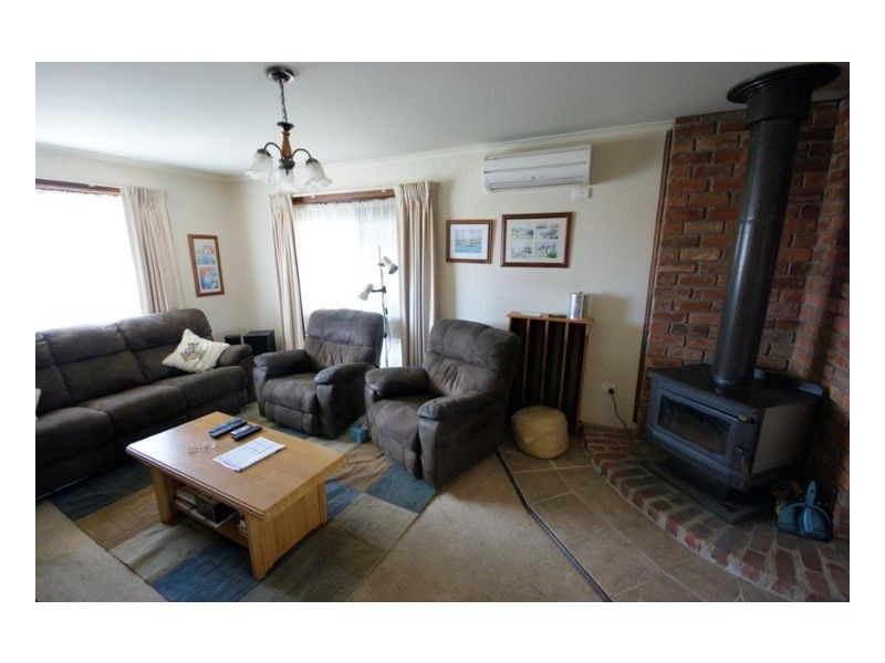 99 Burton Street, Deniliquin NSW 2710